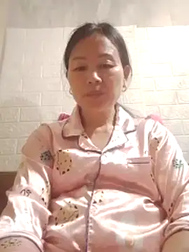 Snapshot of Lili-123k chatting on 04-25-26, 01:41 Lili-123k online show from 04-25-26, 01:41
