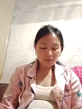 Snapshot of Lili-123k chatting on 04-28-26, 03:28 Lili-123k online show from 04-28-26, 03:28