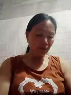 Snapshot of Lili-123k chatting on 05-05-26, 02:25 Lili-123k online show from 05-05-26, 02:25