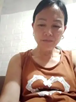 Snapshot of Lili-123k chatting on 05-08-26, 07:41 Lili-123k online show from 05-08-26, 07:41