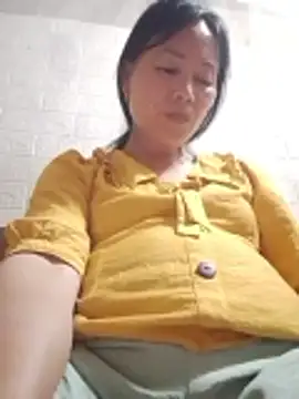 Snapshot of Lili-123k chatting on 05-20-26, 05:52 Lili-123k online show from 05-20-26, 05:52
