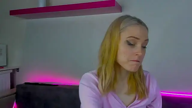 Gina Gina love online show from 12-19-25, 11:06