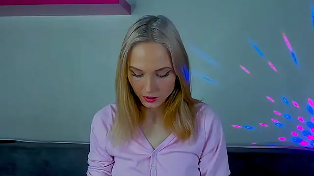 Gina Gina love online show from 12-21-25, 10:55