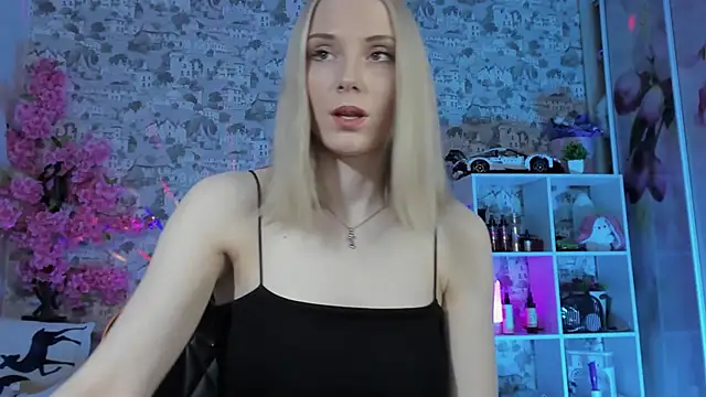 Snapshot of Gina_Gina_love chatting on 04-25-26, 12:57 Gina Gina love online show from 04-25-26, 12:57