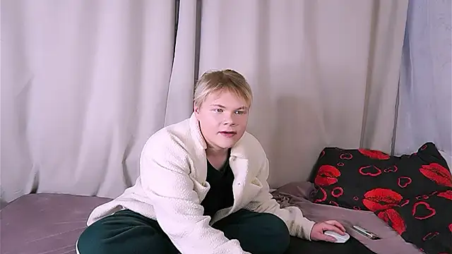 Snapshot of Brian_Mils chatting on 02-26-26, 01:21 Brian Mils online show from 02-26-26, 01:21