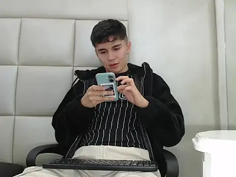 Snapshot of JuanGomm chatting on 01-15-26, 07:50 JuanGomm online show from 01-15-26, 07:50