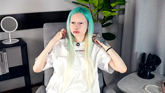 Snapshot of RendaBacke chatting on 12-04-25, 10:35 RendaBacke online show from 12-04-25, 10:35