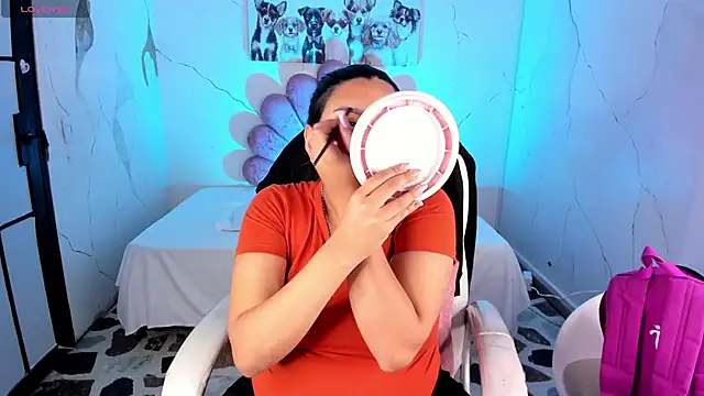 melodysnow  online show from 12-20-25, 01:18