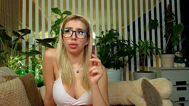 FlowweerGirl online show from 12-05-25, 12:41