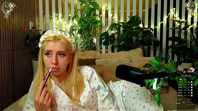 FlowweerGirl online show from 12-21-25, 11:12