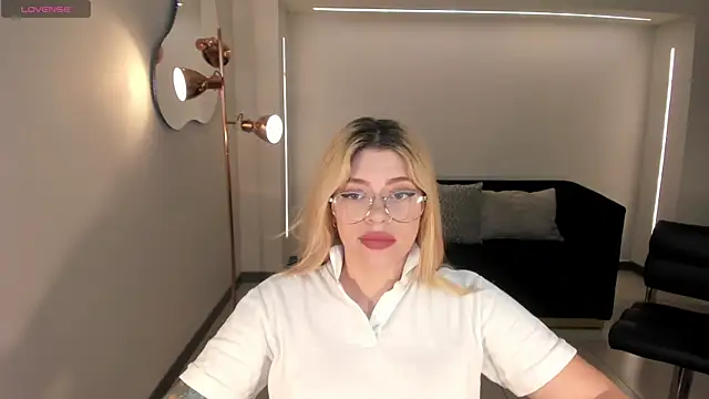 MadisonKane online show from 11-30-25, 11:47