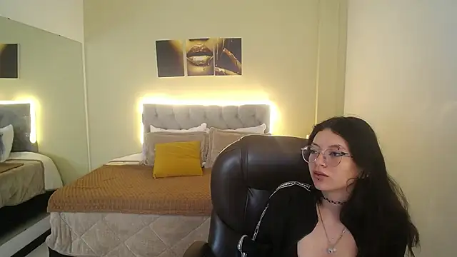 Eros Nyx  online show from 12-18-25, 03:45