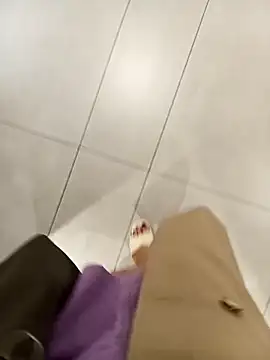 Snapshot of Baby-Linh chatting on 12-21-25, 05:03 Baby-Linh online show from 12-21-25, 05:03