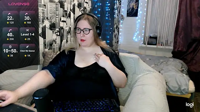 Snapshot of SecretGodnes chatting on 12-22-25, 02:03 SecretGodnes online show from 12-22-25, 02:03