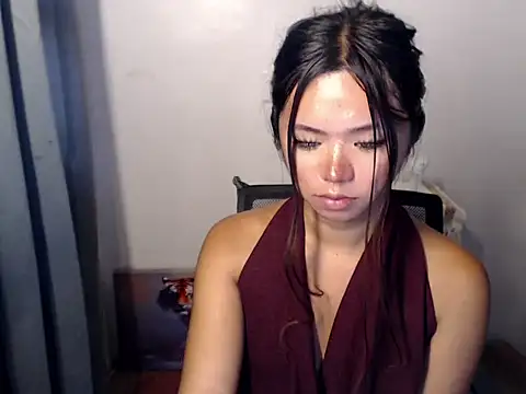 Snapshot of voganmarie chatting on 05-09-26, 03:34 voganmarie online show from 05-09-26, 03:34