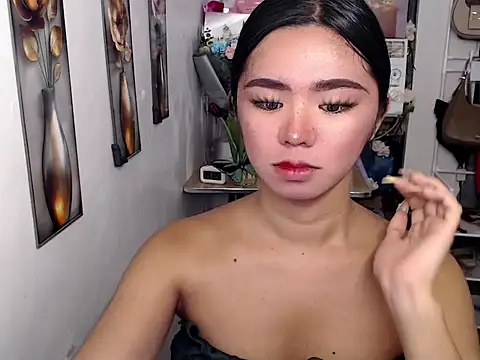 Snapshot of voganmarie chatting on 07-05-26, 03:34 voganmarie online show from 07-05-26, 03:34