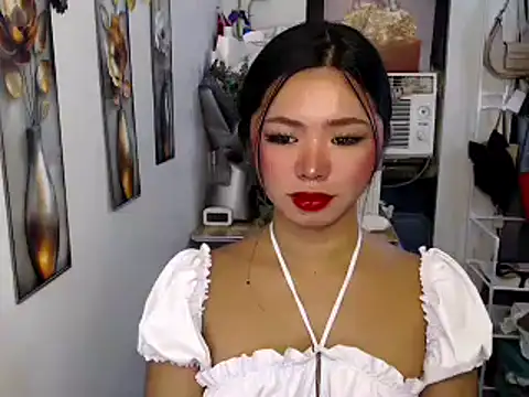 Snapshot of voganmarie chatting on 07-21-26, 06:16 voganmarie online show from 07-21-26, 06:16