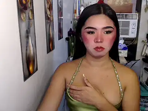 Snapshot of voganmarie chatting on 07-27-26, 10:11 voganmarie online show from 07-27-26, 10:11