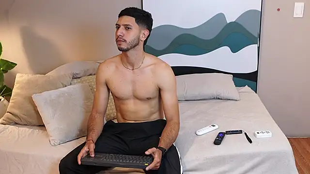 Snapshot of Thiago_Voss chatting on 12-04-25, 12:47 Thiago Voss online show from 12-04-25, 12:47