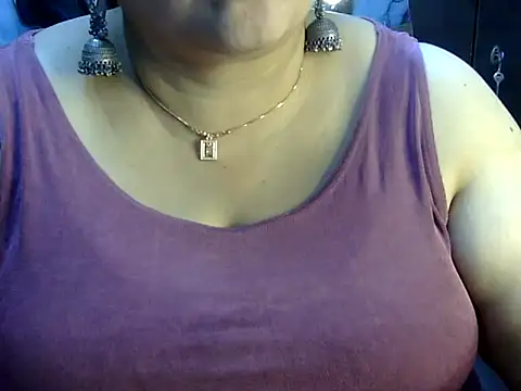 Snapshot of Soniya_Sha chatting on 07-28-26, 02:13 Soniya Sha online show from 07-28-26, 02:13