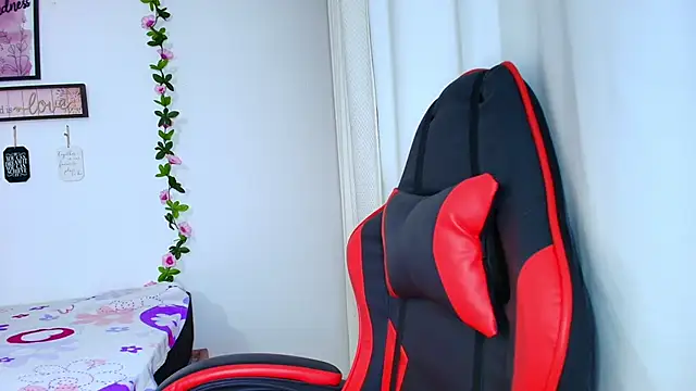 Snapshot of sara_santana__ chatting on 12-16-25, 12:48 sara santana online show from 12-16-25, 12:48