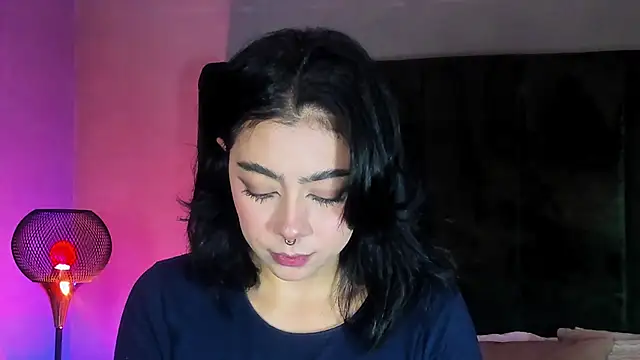 Snapshot of TaniaRedd_ chatting on 03-12-26, 02:01 TaniaRedd online show from 03-12-26, 02:01