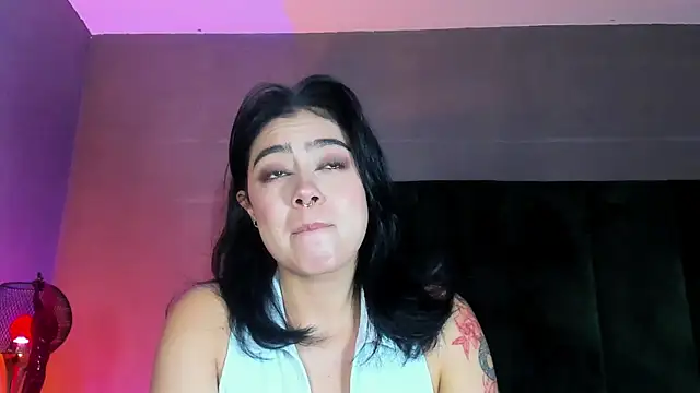 Snapshot of TaniaRedd_ chatting on 03-20-26, 02:22 TaniaRedd online show from 03-20-26, 02:22