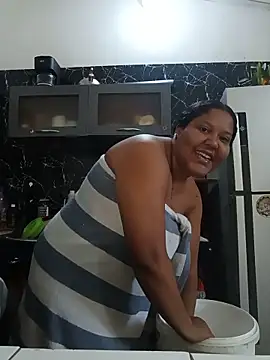 Snapshot of VaneandRossy chatting on 05-19-26, 10:43 VaneandRossy online show from 05-19-26, 10:43