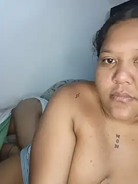 Snapshot of VaneandRossy chatting on 06-02-26, 01:46 VaneandRossy online show from 06-02-26, 01:46
