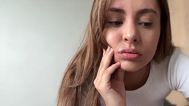 miaferrer777 online show from 04-19-26, 08:11