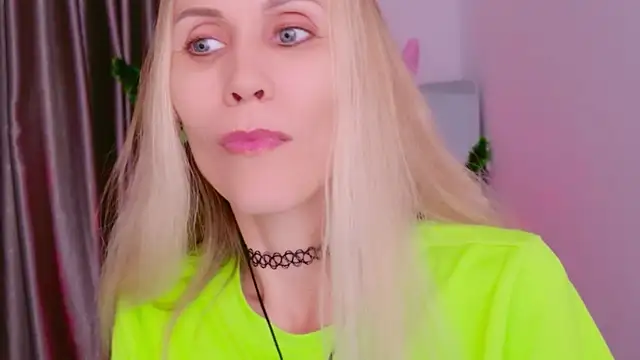 betty xoxoo online show from 12-15-25, 08:40