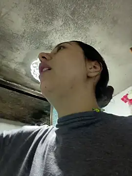 Alix Rousses21 online show from 12-18-25, 04:13