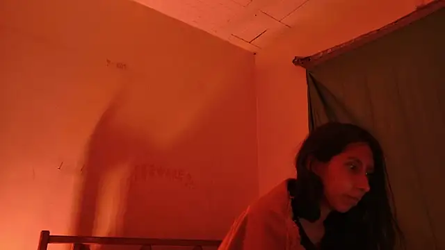 Snapshot of MoonLipsON- chatting on 05-02-26, 11:10 MoonLipsON- online show from 05-02-26, 11:10