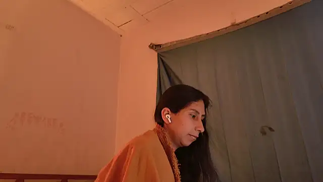 Snapshot of MoonLipsON- chatting on 05-12-26, 11:46 MoonLipsON- online show from 05-12-26, 11:46