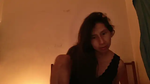 Snapshot of MoonLipsON- chatting on 06-04-26, 06:52 MoonLipsON- online show from 06-04-26, 06:52