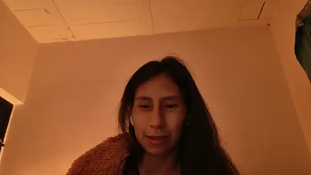 Snapshot of MoonLipsON- chatting on 06-07-26, 04:16 MoonLipsON- online show from 06-07-26, 04:16