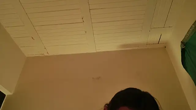 Snapshot of MoonLipsON- chatting on 06-10-26, 02:12 MoonLipsON- online show from 06-10-26, 02:12