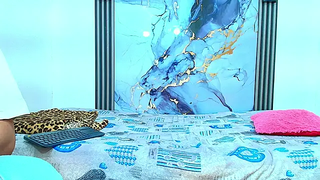 Valentina and sneider  online show from 01-13-26, 07:19