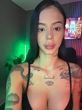 VegaLuxe online show from 12-17-25, 02:45