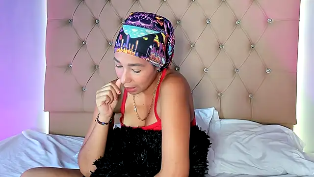 EmmaLawrence  online show from 12-22-25, 07:11