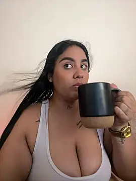 Snapshot of YenthCorona chatting on 07-26-26, 05:42 YenthCorona online show from 07-26-26, 05:42
