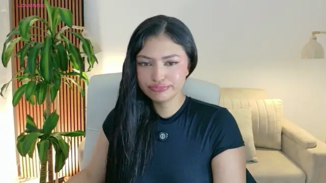 Snapshot of victoria___moon chatting on 06-11-26, 02:59 victoria moon online show from 06-11-26, 02:59
