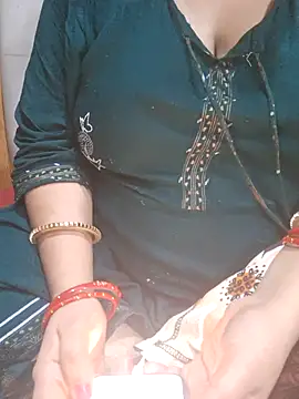 Snapshot of desiriya14 chatting on 06-21-26, 05:26 desiriya14 online show from 06-21-26, 05:26