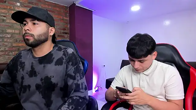 HotThreesoome online show from 02-21-26, 12:17