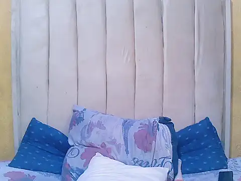 Snapshot of Tokyoxx25 chatting on 12-19-25, 09:44 Tokyoxx25 online show from 12-19-25, 09:44