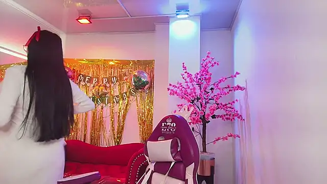 Snapshot of Dulce_violeta_ chatting on 12-19-25, 10:55 Dulce violeta online show from 12-19-25, 10:55