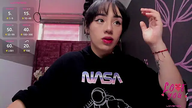 Kiara Fox   online show from 03-27-26, 08:30