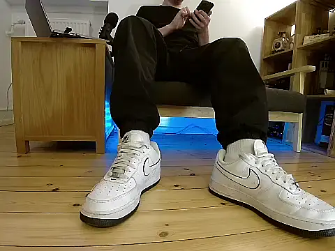 Snapshot of jonas_camboy chatting on 12-21-25, 02:24 jonas camboy online show from 12-21-25, 02:24