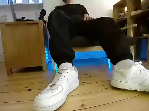 Snapshot of jonas_camboy chatting on 01-06-26, 02:32 jonas camboy online show from 01-06-26, 02:32