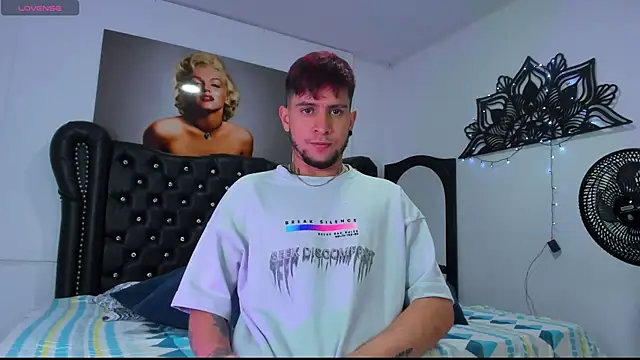 vaalentiino online show from 12-22-25, 06:16